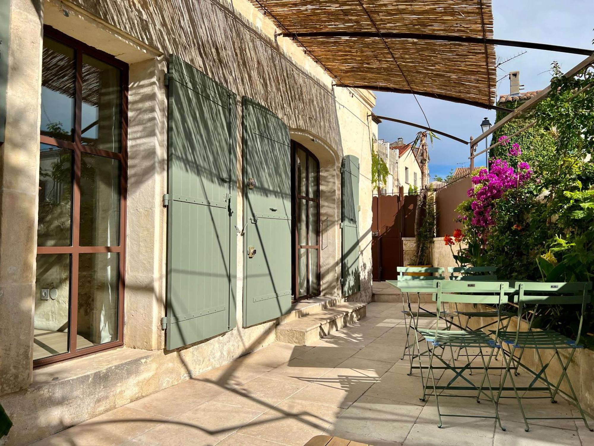 Maison De Village Fontvieille Exterior photo